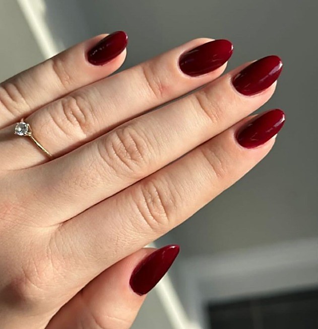 Pearl chrome almond nails
